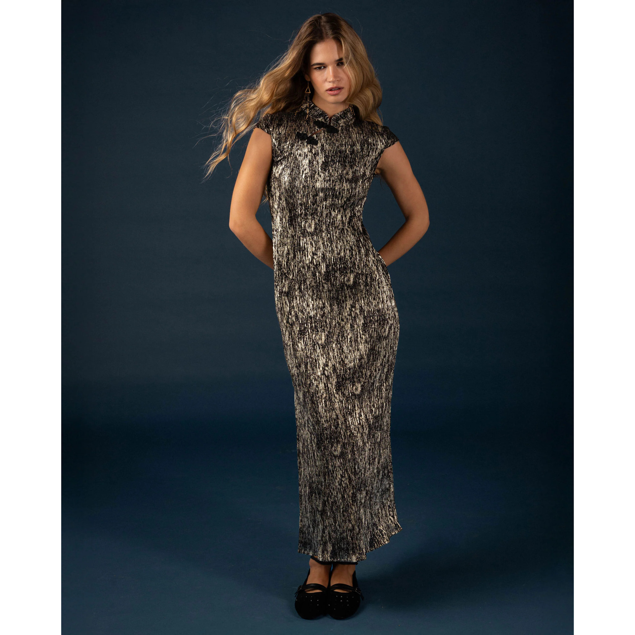 Vestido quipao midi con cierre de alamares de mujer