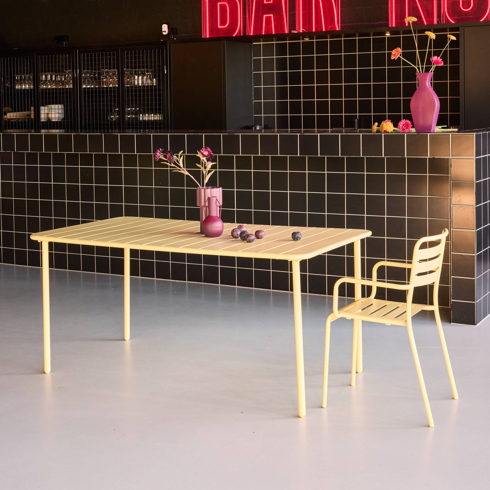 Table de jardin métal 6-8 places. jaune. Amelia. 160x90xH72.5cm
