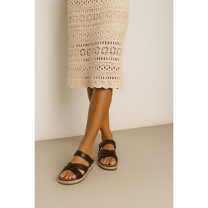 Sandalias planas marrones con suela de corcho y esparto