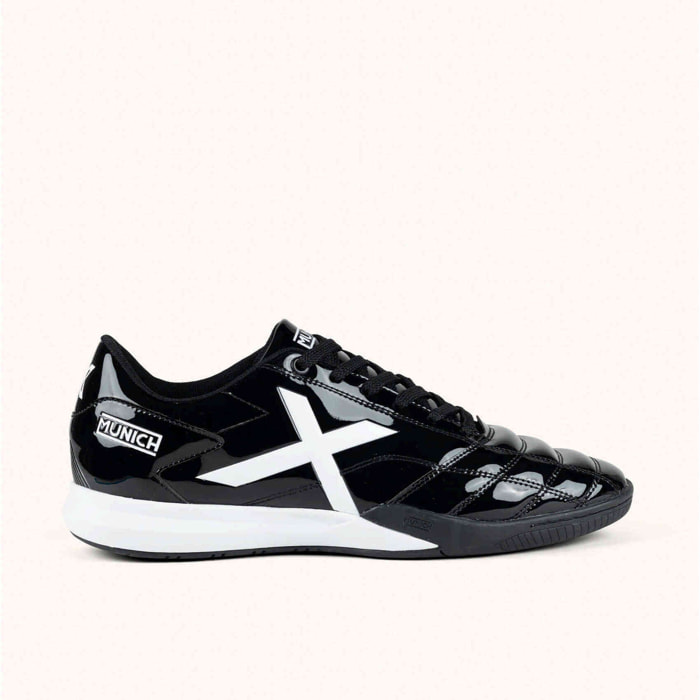 MUNICH M39 02 Zapatillas urbanas de inspiración futsal en color negro