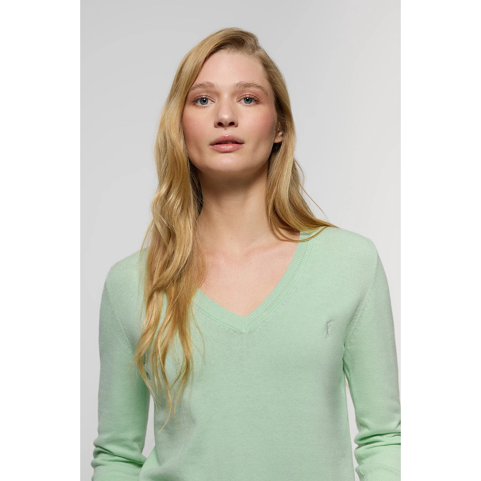 Maglione verde leggero in filo basic con collo a V e logo Rigby Go