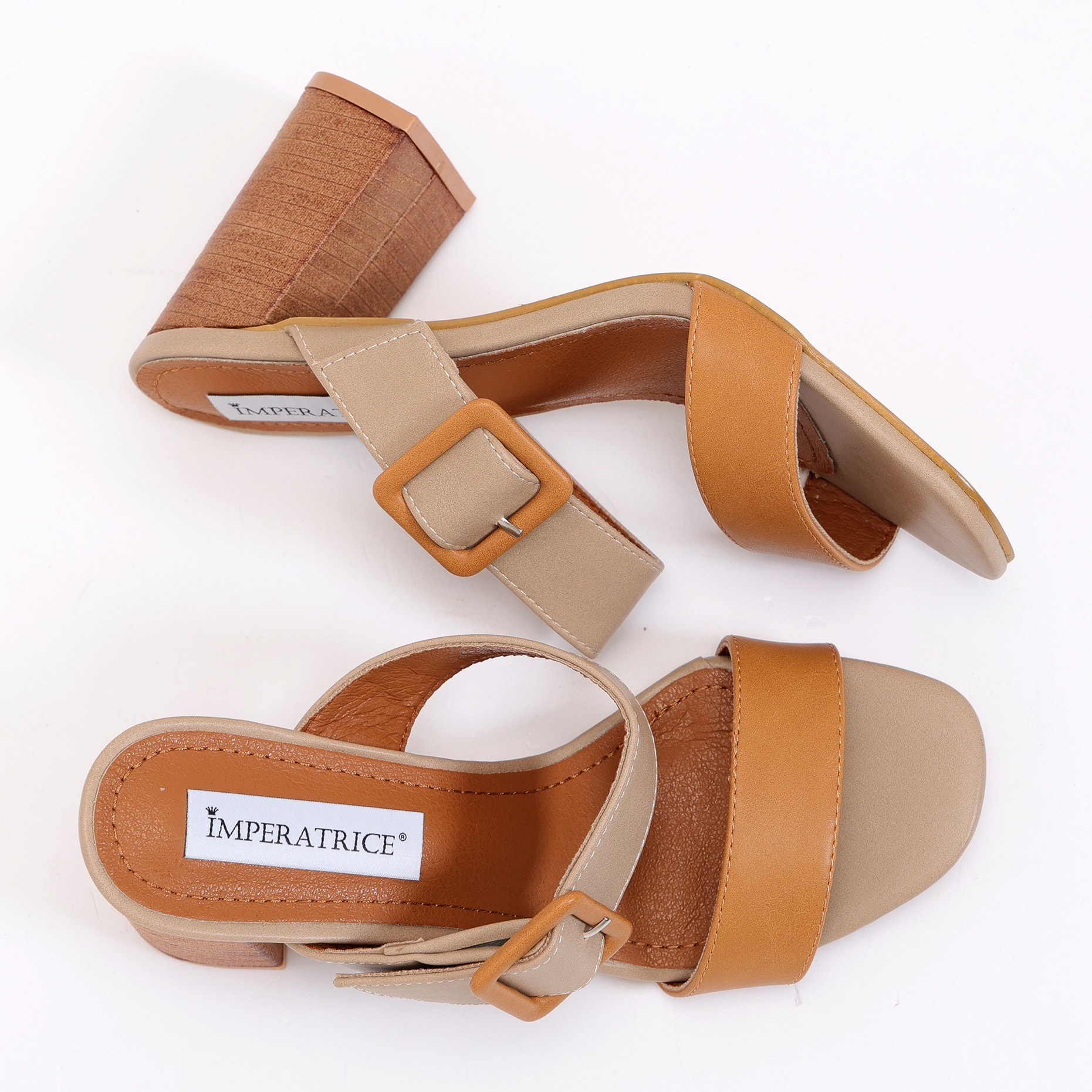 Sandali in simil pelle con tacco alto in sughero e fascia con fibbia