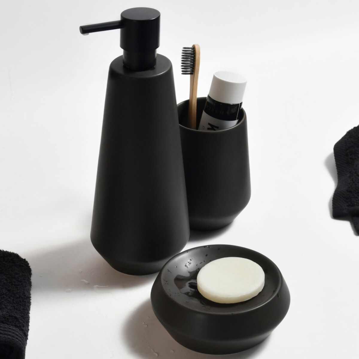 GOBELET EN CERAMIQUE JOSHUA NOIR