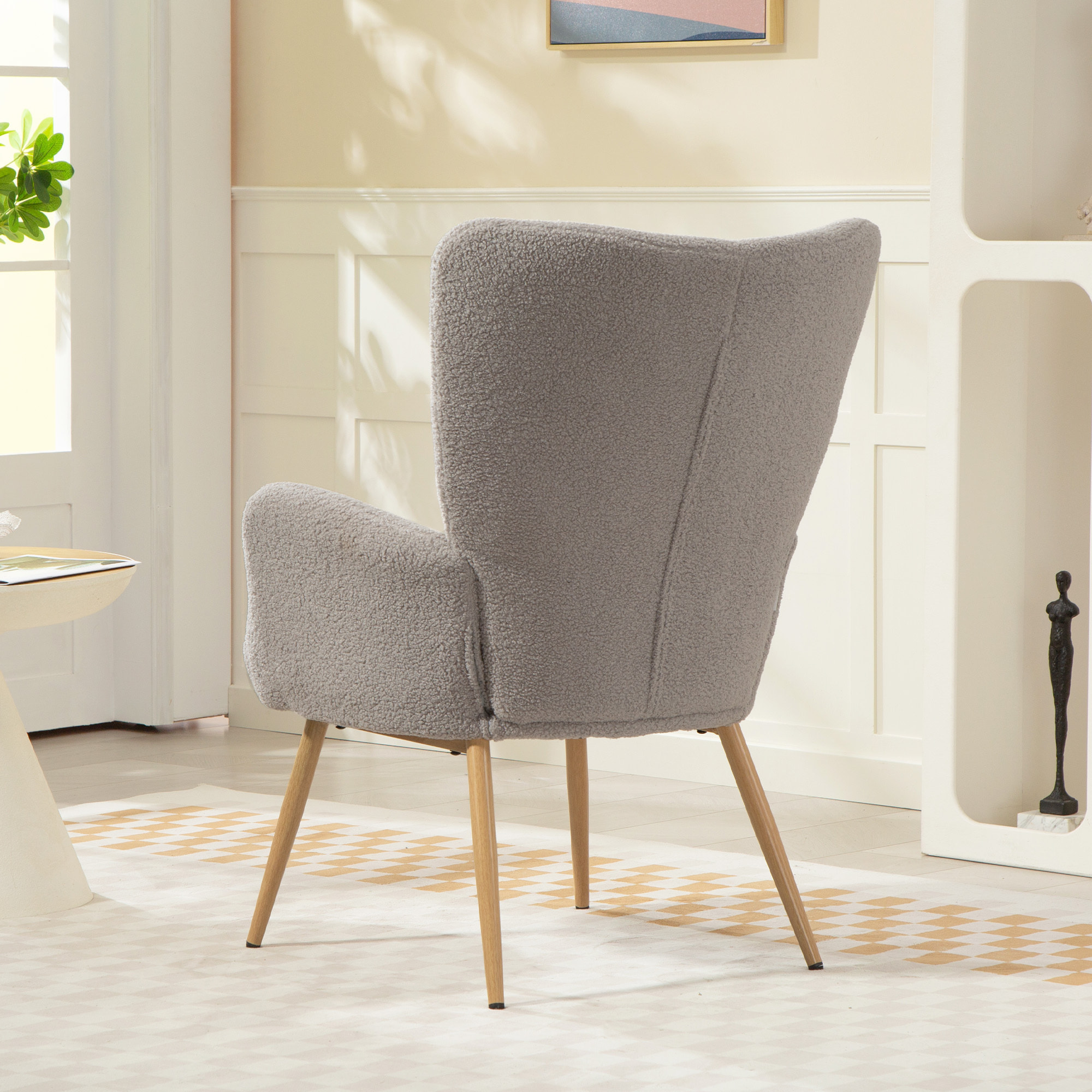 Fauteuil bouclette design à oreilles piètement métal effet bois gris