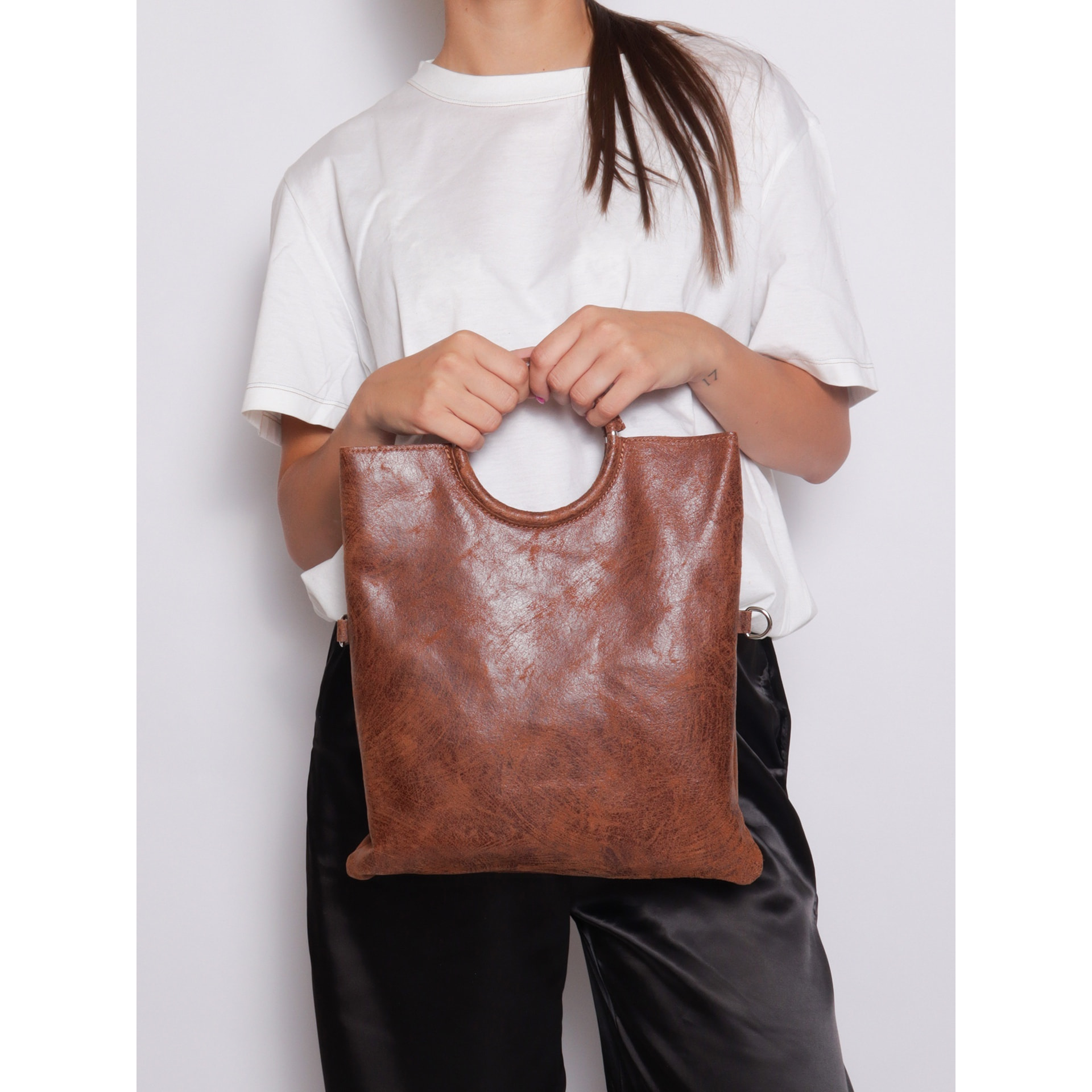 Borsa a mano da donna Made in Italy - Modello Velvet - 100% pelle scamosciata - 29.0 x 30.0 x 1.0 cm