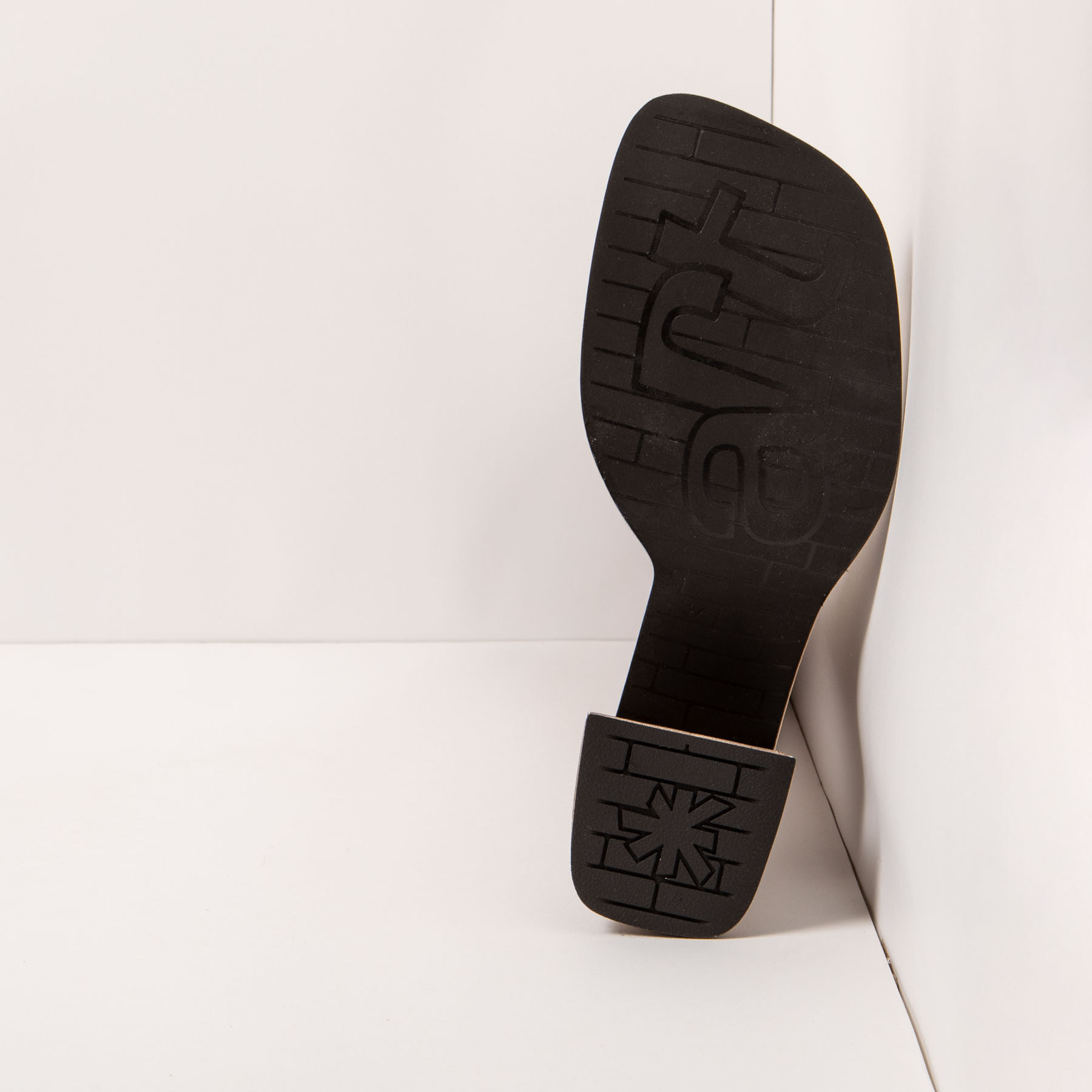 Zapatos 1704 NAPPA SHINNY BLACK / VERONA color Black