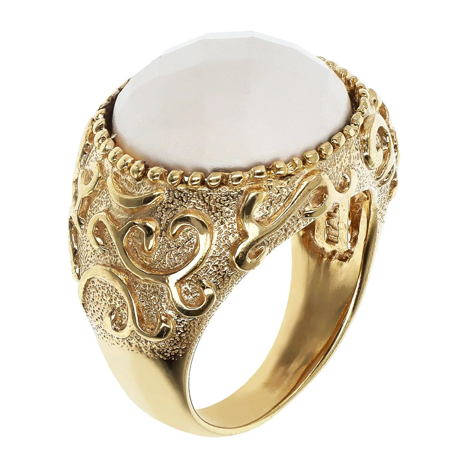 Anello Chevalier Placcato Oro Giallo 18Kt con Superficie Lavorata e Quarzite Bianca