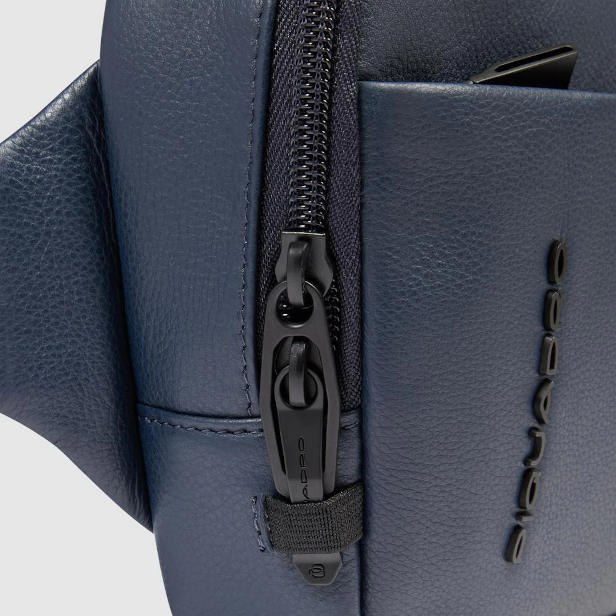 Piquadro Marsupio in pelle con sistema di sicurezza antifurto e protezione RFID