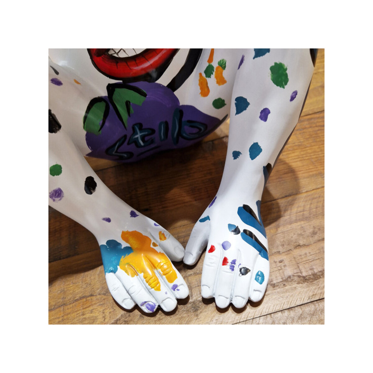 Statue singe blanc assis en résine multicolore H40cm - WHAT