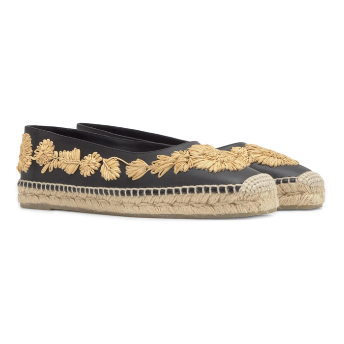 Alpargata Paris plana estilo bailarina en napa con motivos florales bordados