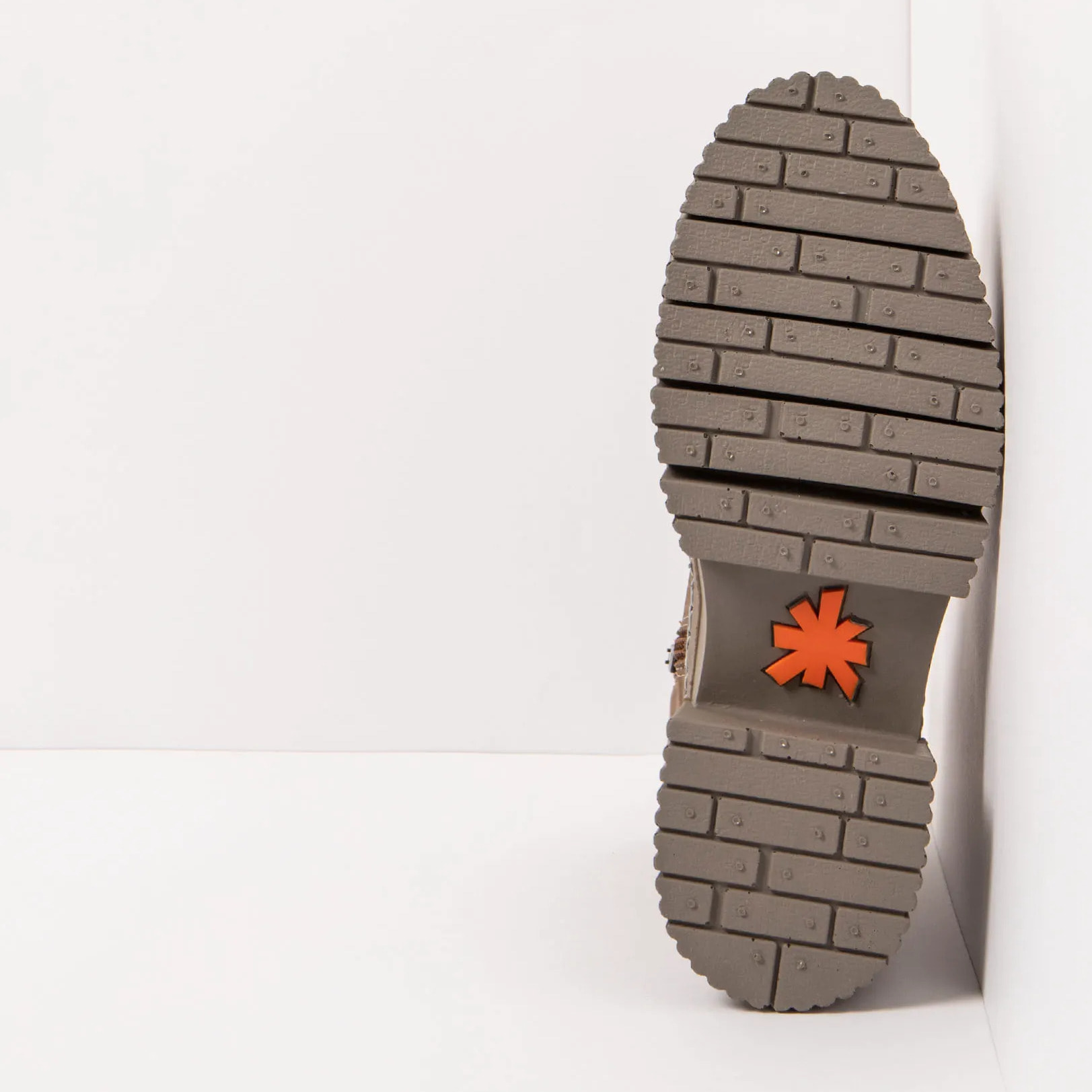 Botines con tacón 1374 NOBUCK TAUPE/YORK color Taupe