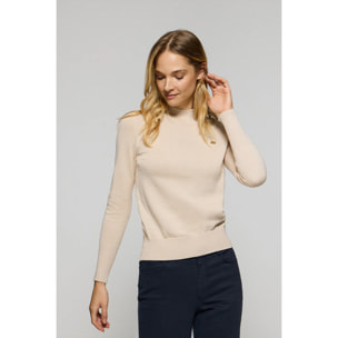 Jersey de punto beige con cuello elevado y detalle de botón nacarado PC