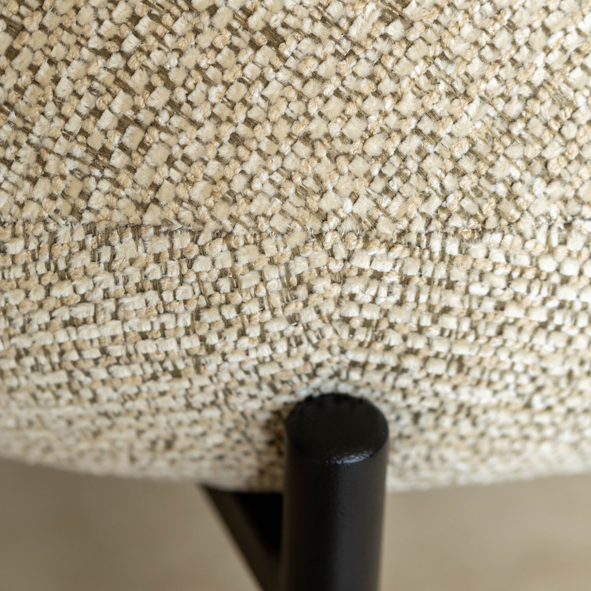 Ensemble table ovale effet noyer et 6 chaises en tweed beige GINA