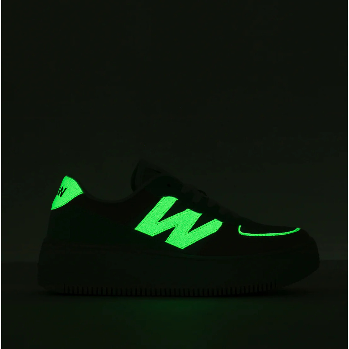 Zapatillas Logo Brillo en la Oscuridad B&W