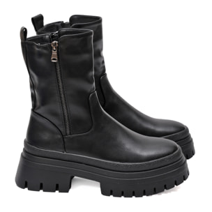 Stivaletto in simil pelle con cintura finta