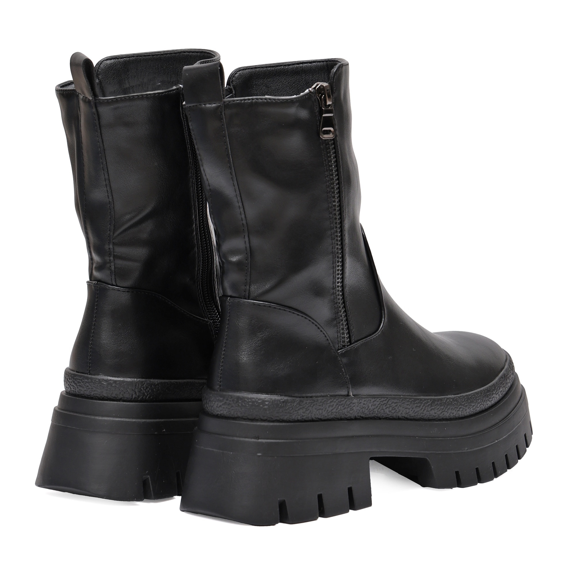 Stivaletto in simil pelle con cintura finta