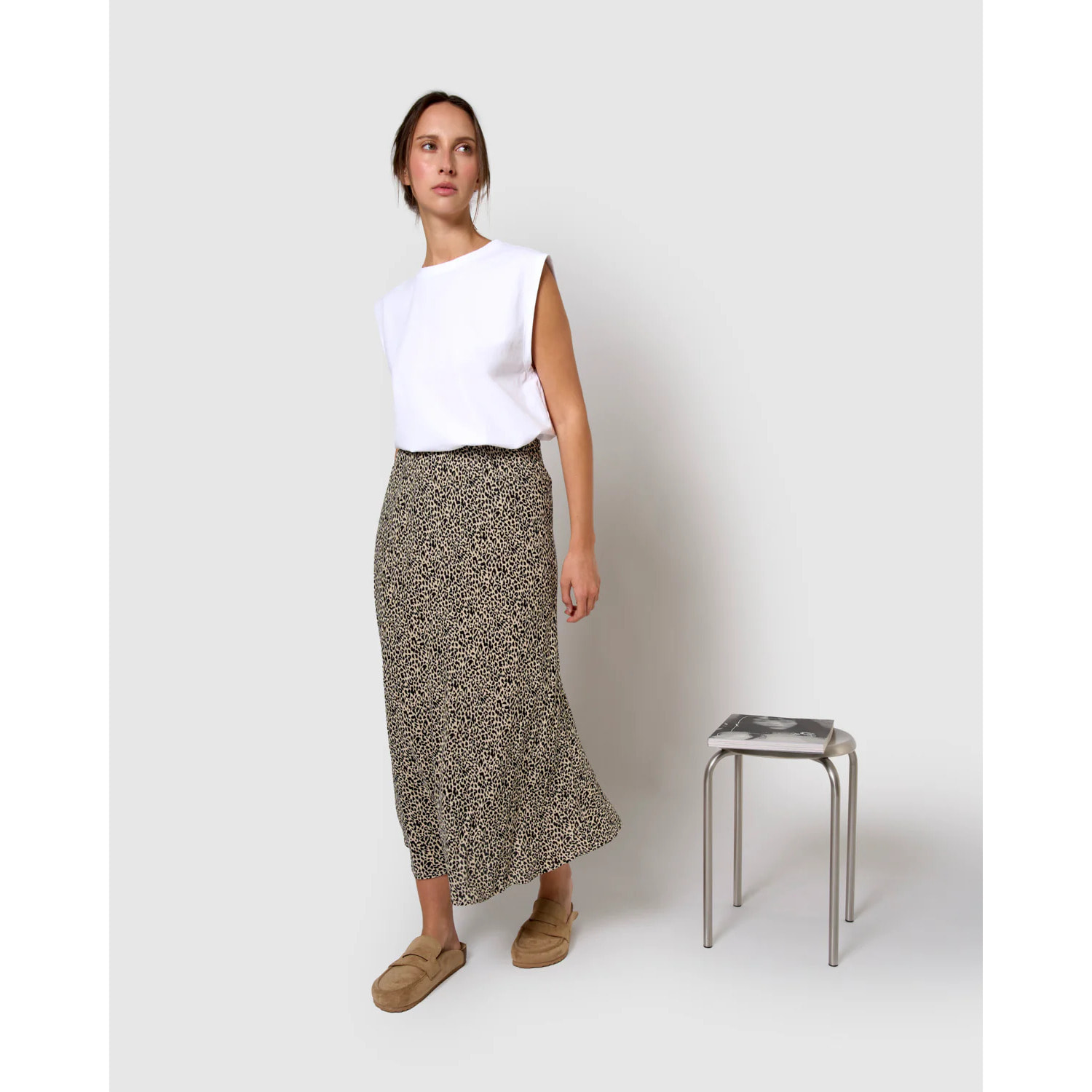 Falda midi bambula detalles plisados lira beige