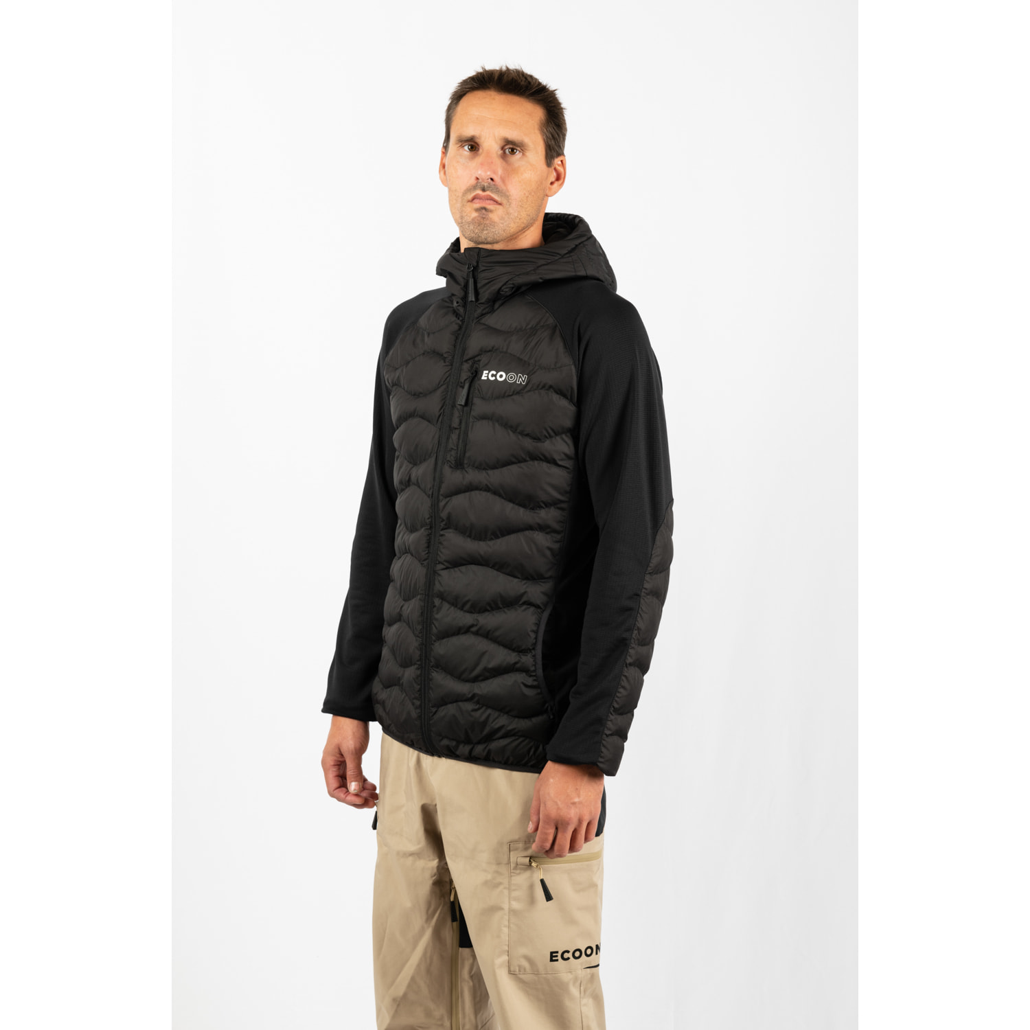 Chaqueta ECOActive Hybrid Insulated Jacket with cap dela marca ECOON - Negro con logo ECOON
