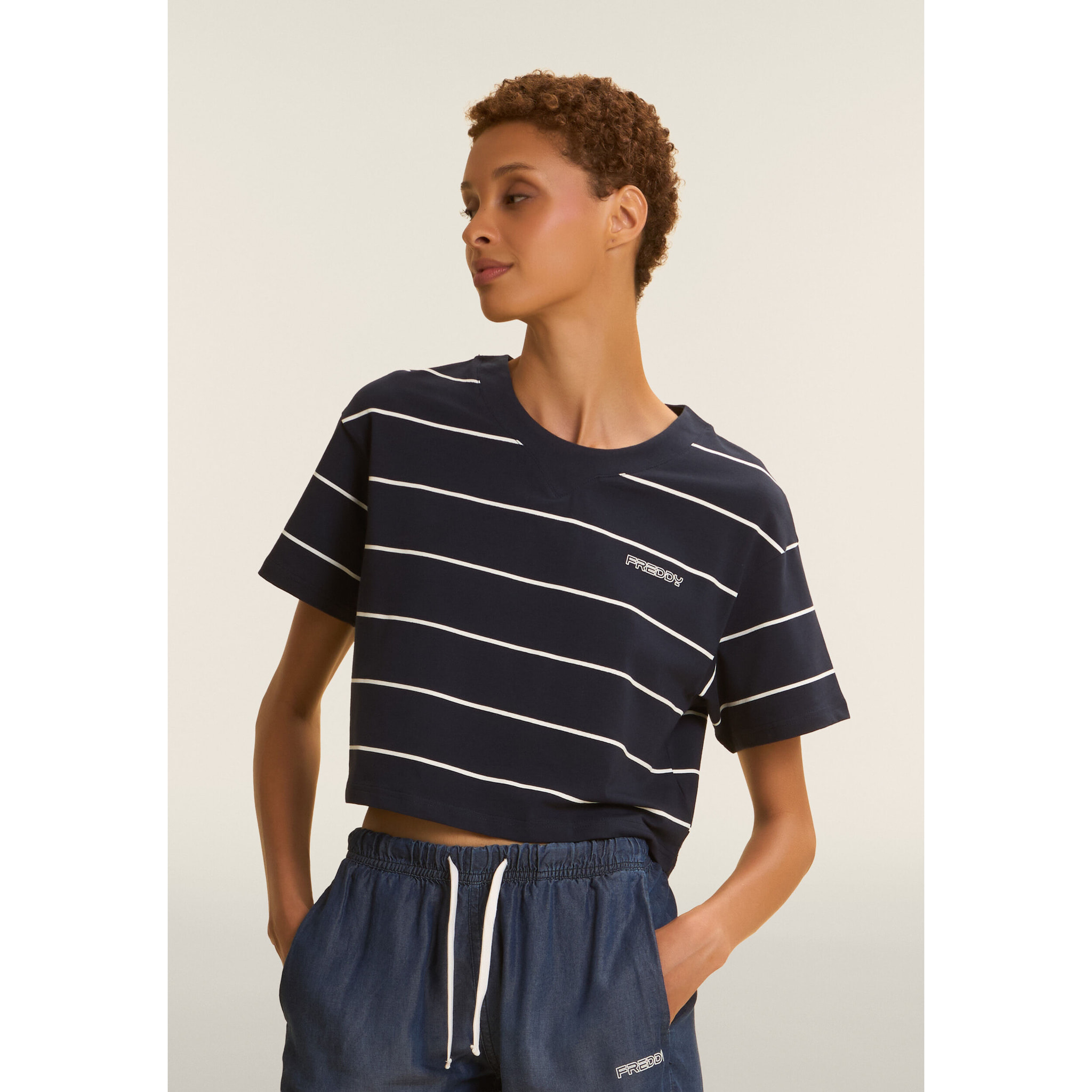 T-shirt Cropped con Maniche ampie e Fantasia a Righe