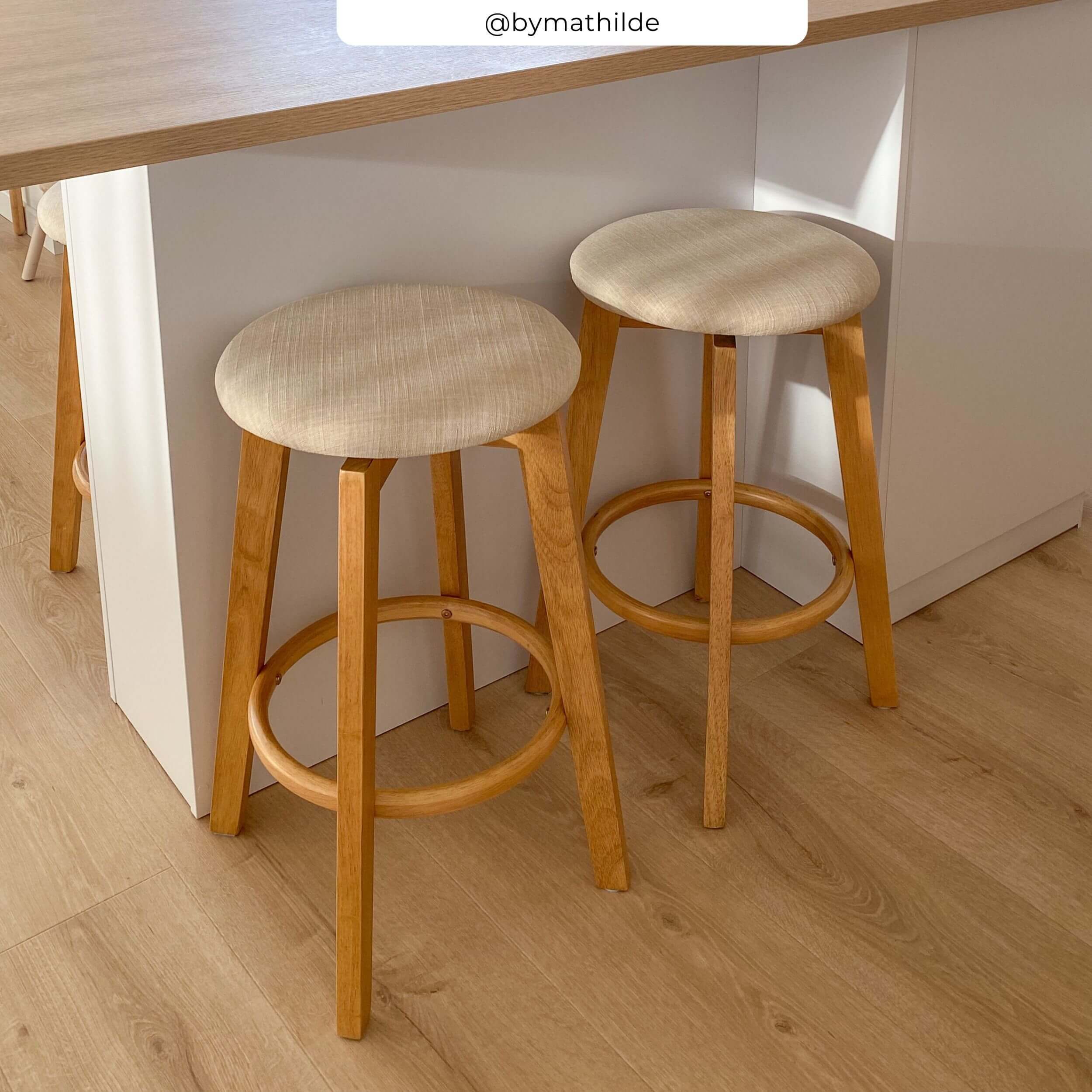 Lot de 2 tabourets pour îlot central 66 cm en tissu beige - Vahina