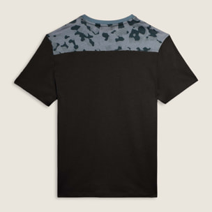T-shirt con inserti camouflage e logo sul cuore