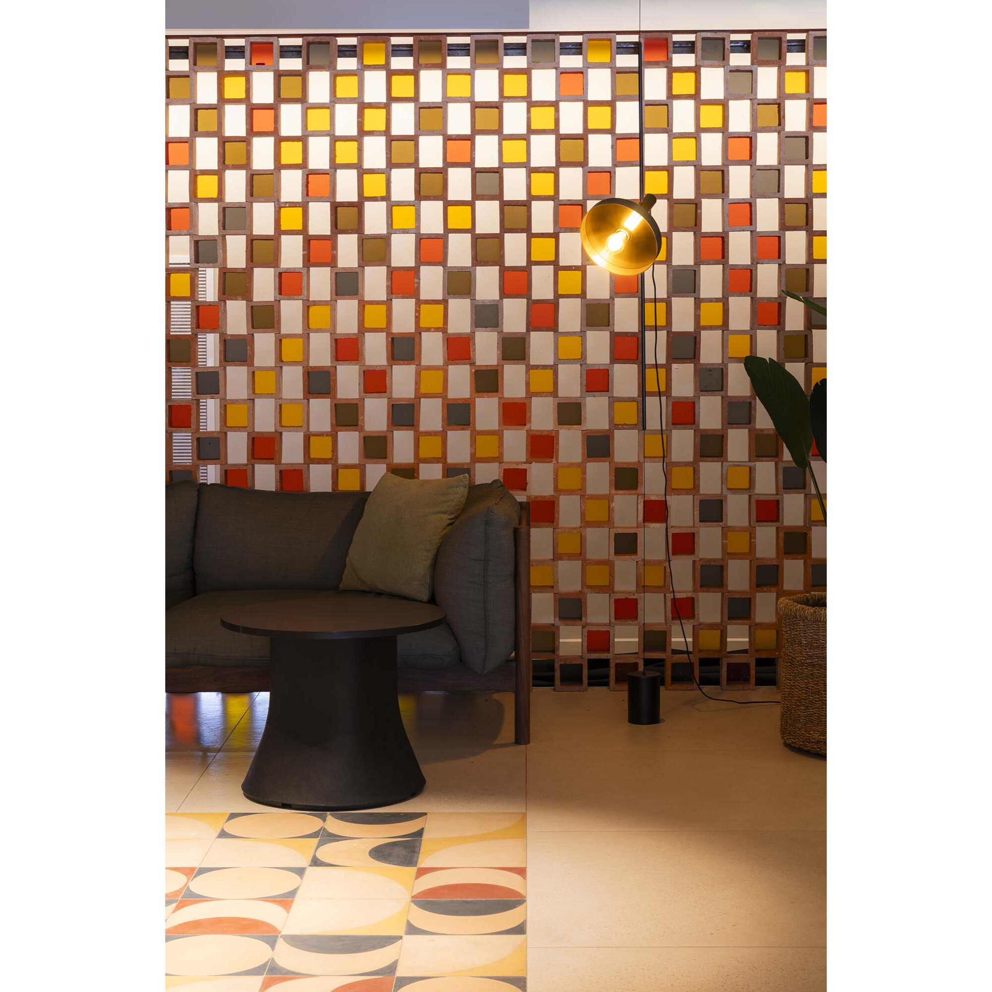 WHIZZ Lampada da terra nera/oro