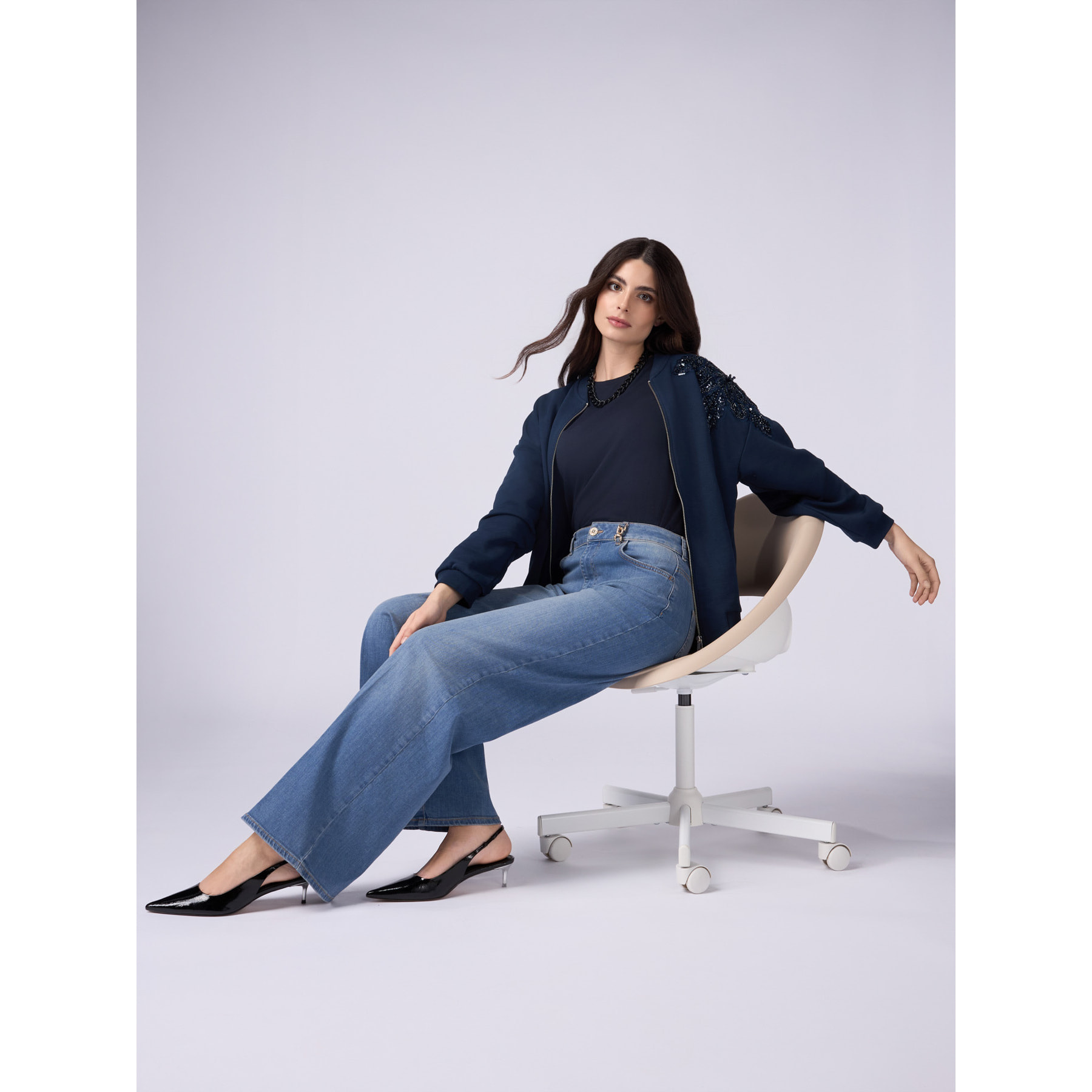 Oltre - Jeans wide leg con dettaglio catena - Azzurro