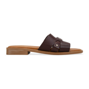 Sandalias planas marrones en piel