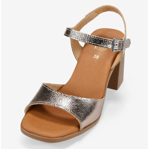 Sandalias doradas en piel con tacón