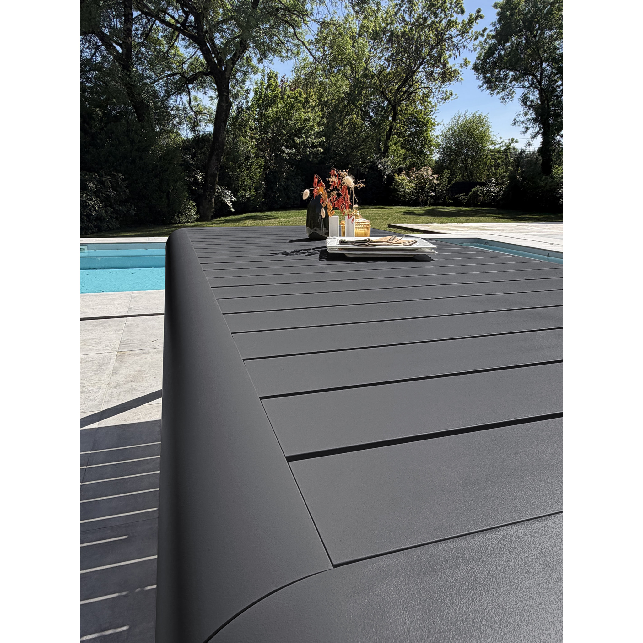 HANOI - Table de jardin en aluminium coloris anthracite