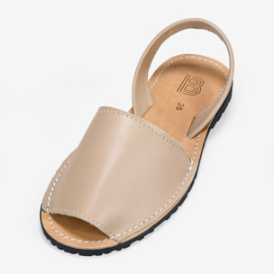 Abarcas planas en piel beige