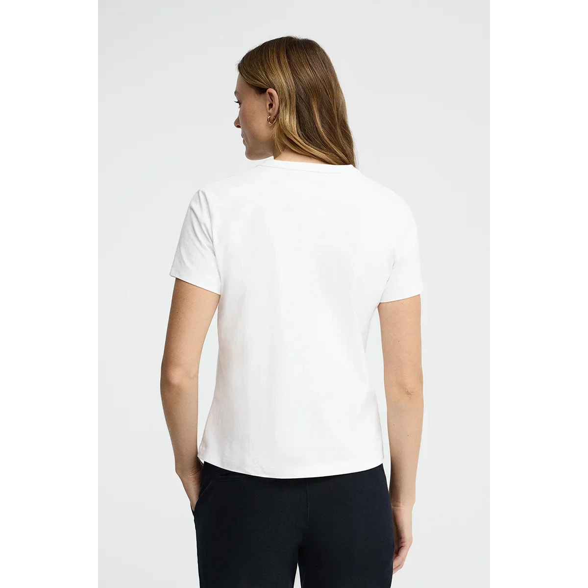 Camiseta blanca de manga corta y cuello redondo con bordado Rigby Go