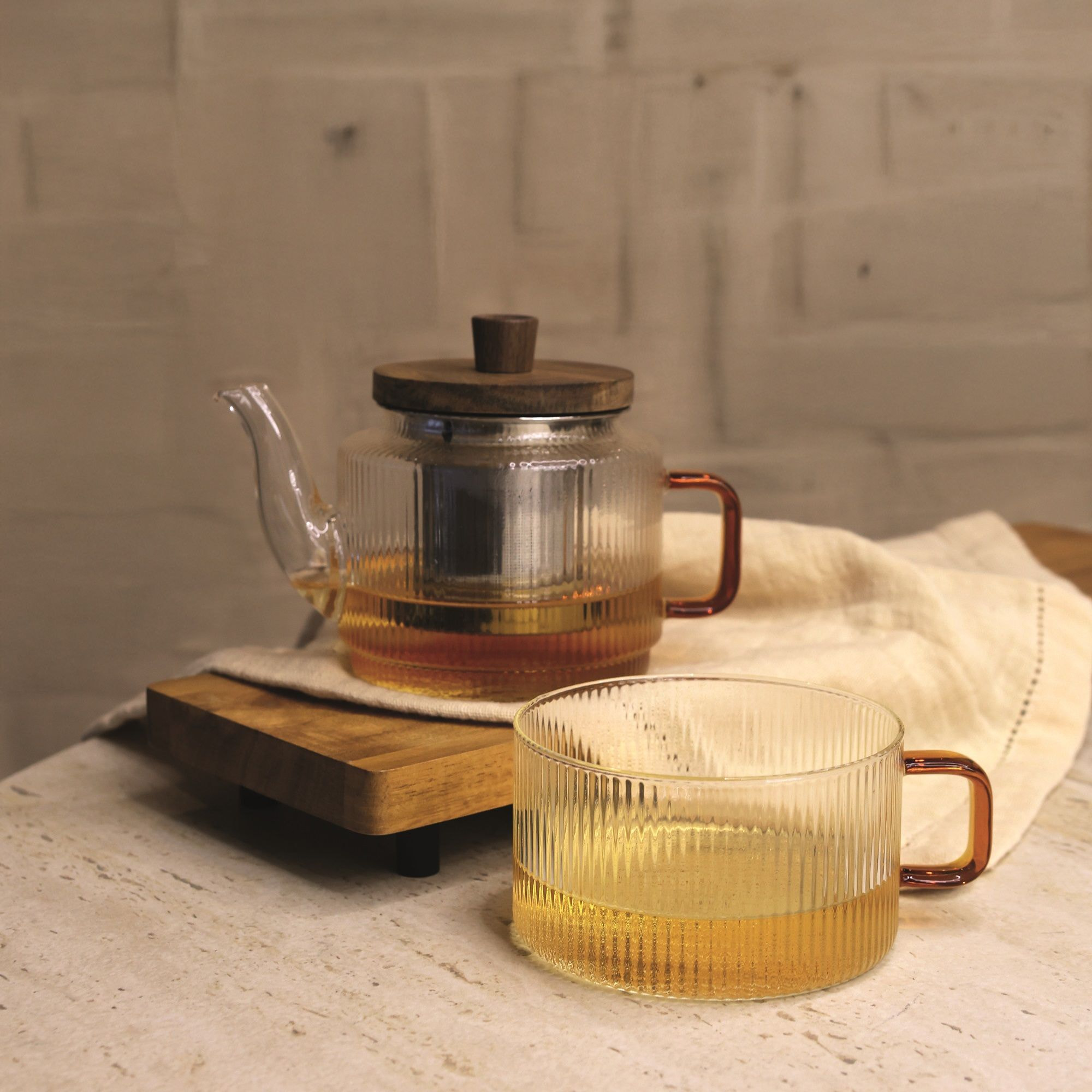 Théière en verre et anse ambre 400ml et tasse assortie 25cl KARL