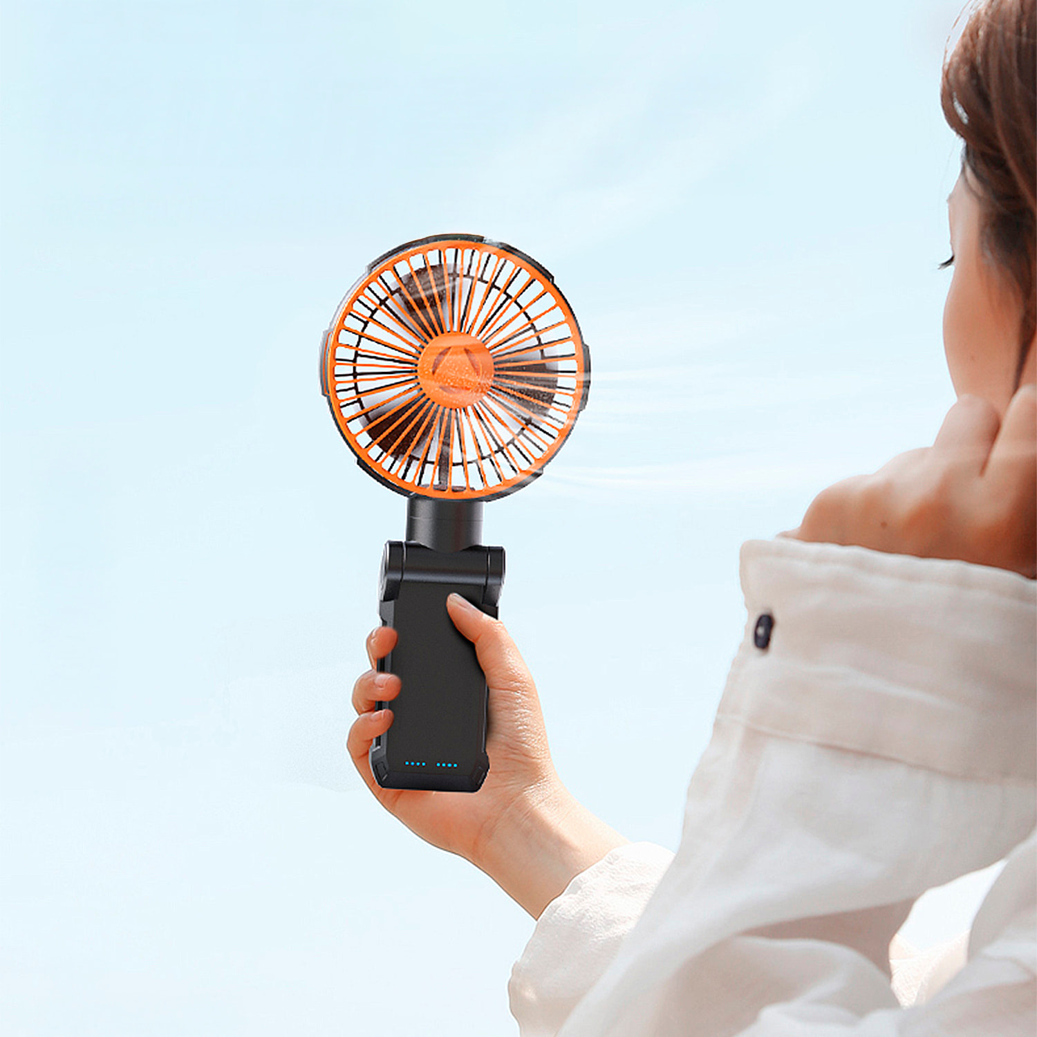 Ventilador A20 con motor sin escobillas, LED con 11 luces, 4 velocidades y 3 niveles de luz. Oscilación de 90º y ángulo ajustable de 180º con pinza de sujeción y 5200mAh.