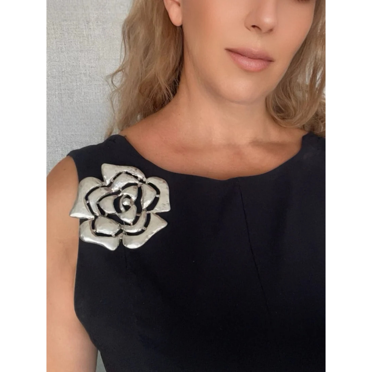 Broche Camelia en plata 10µ grande 3D