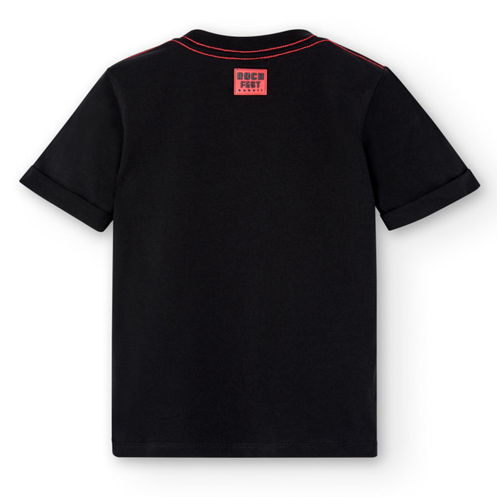 Camiseta en negro con mangas cortas y cuello redondo