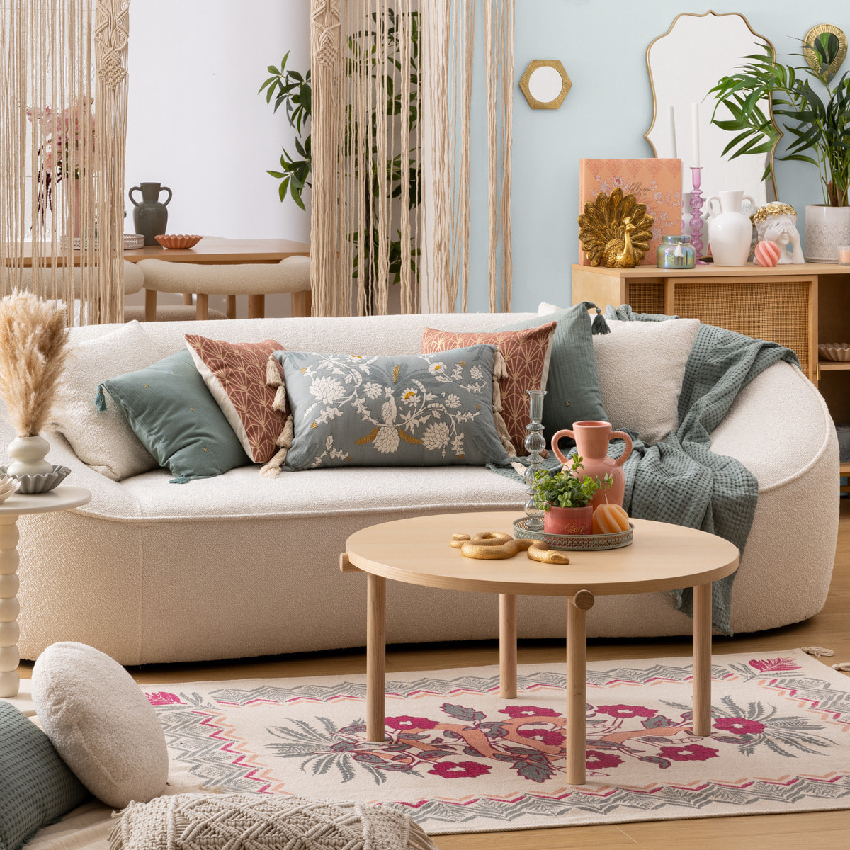 Coussin brodé "Wild" vert céladon 58x38cm