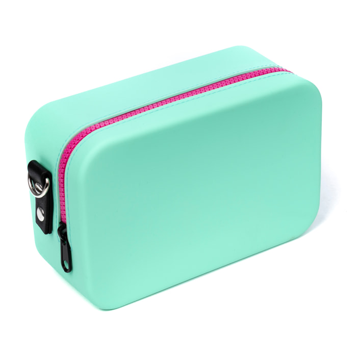 Cuerpo bolso bandolera rectangular de silicona.