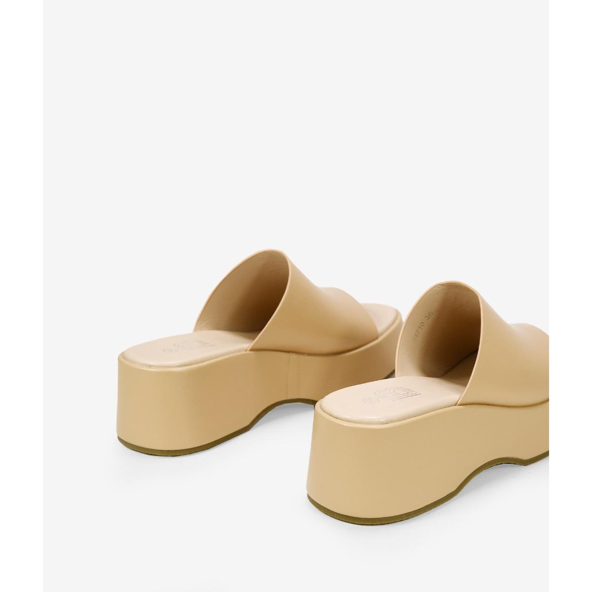 Sandalias beige con plataforma