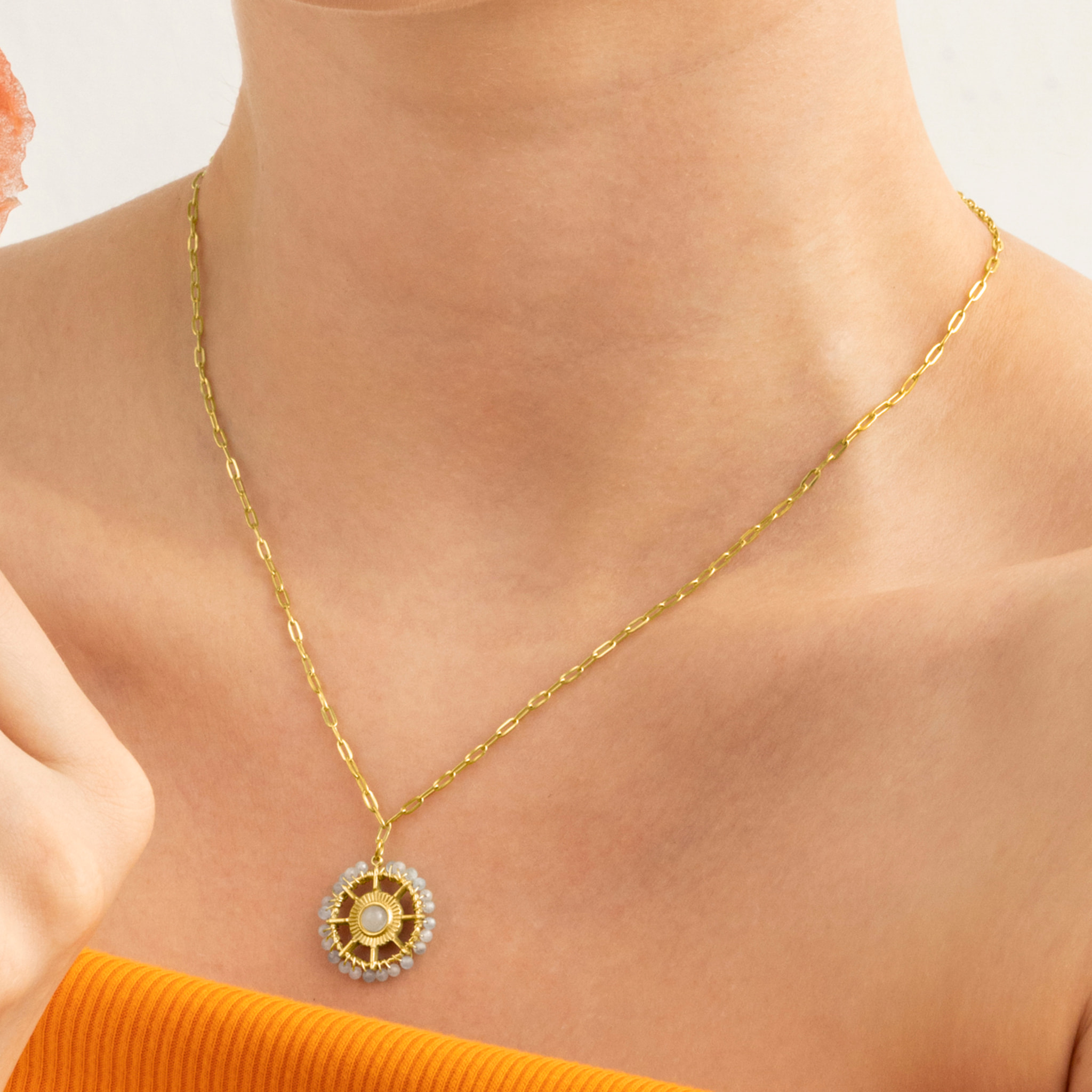Collar con Cristal Azul acabado oro 18k