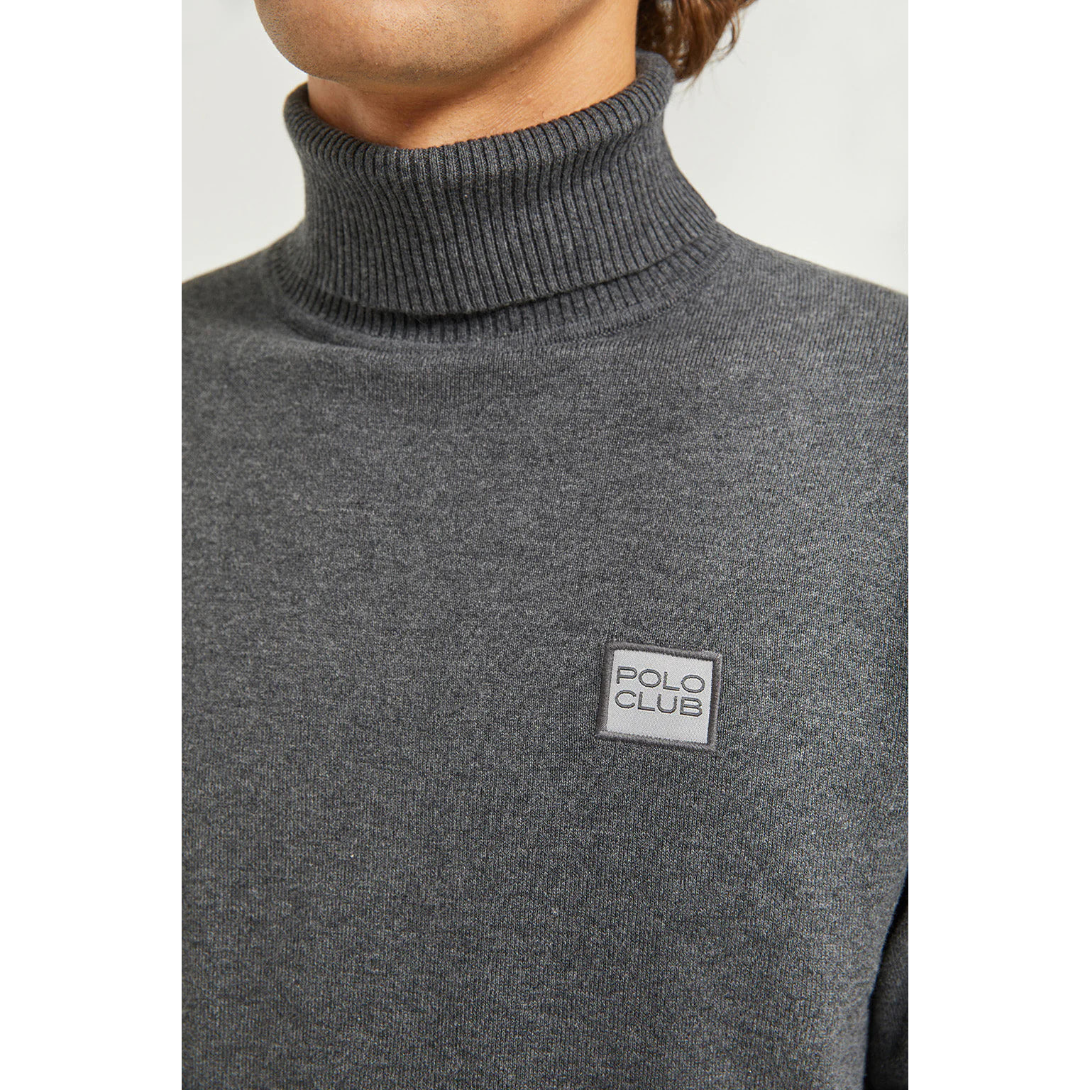 Maglione basic a dolcevita grigio scuro con logo Polo Club