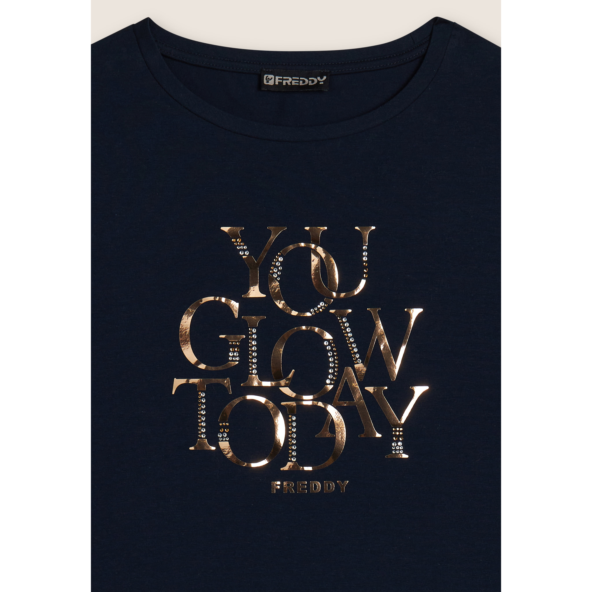 T-shirt con strass “You Glow Today”