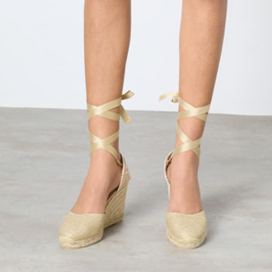 Alpargatas de cuña de mujer Carina en lino metalizado, cierre mediante lazada