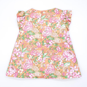 Vestido corto estampado de flores rojas, volantes en las sisas, bolsillos y falda fruncida.