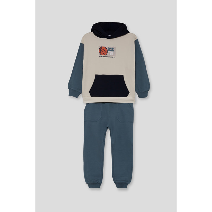 Conjunto niño sudadera con capucha crudo y azul y pantalón jogger, estampado de baloncesto | Color: Crudo | Street Monkey