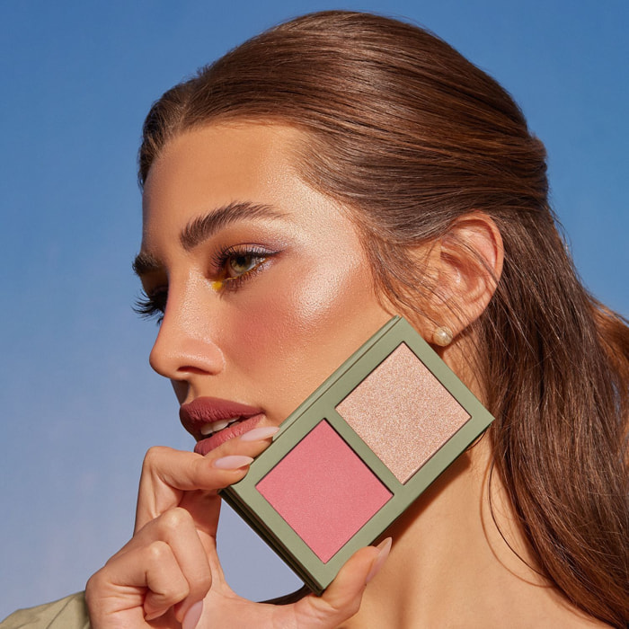 FEEL THE VIBE PALETTE Palette viso dalla texture ibrida con blush ed illuminante
