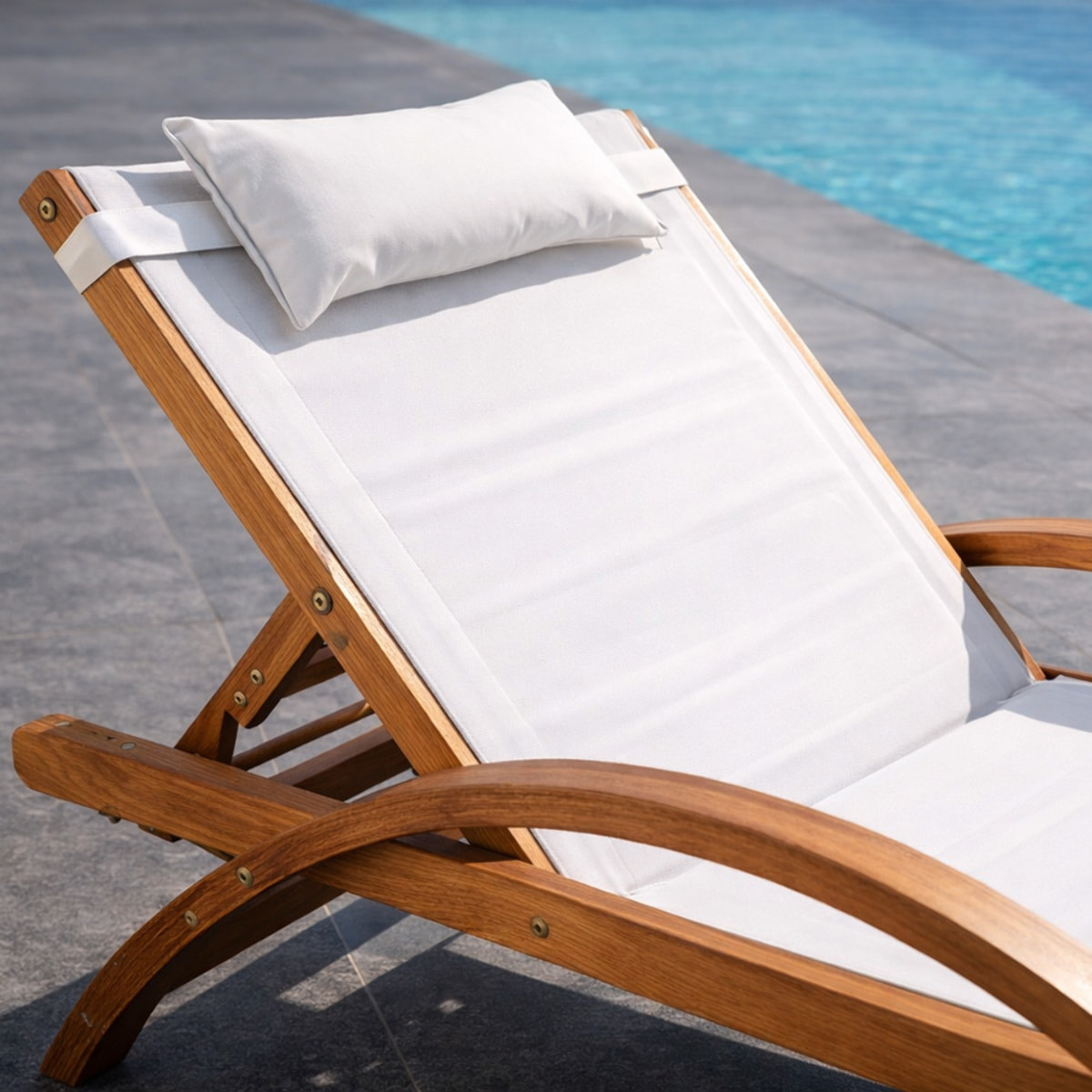 Transat en bois et toile PVC blanc ACATE