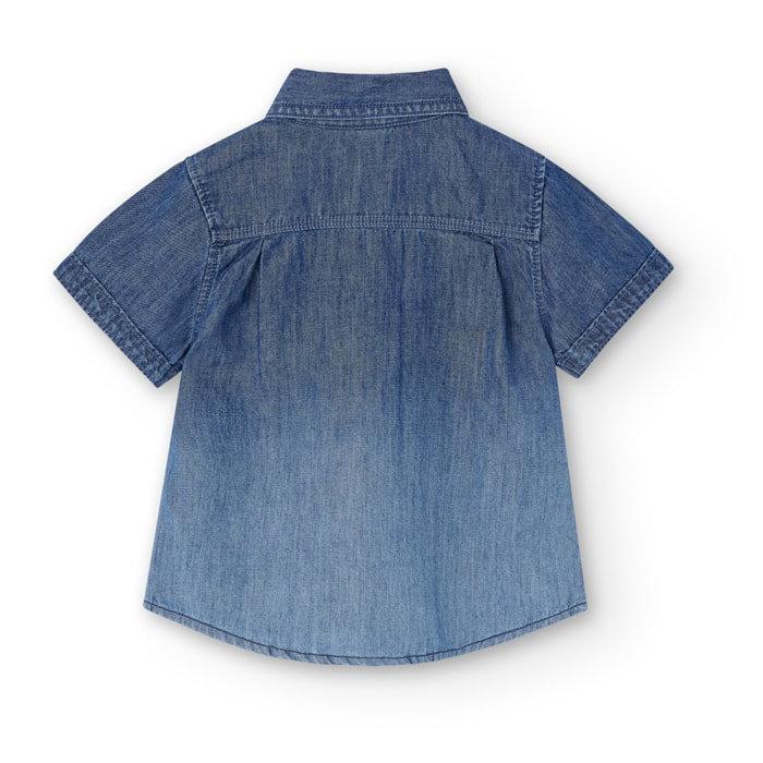 Camisa denim para niÃ±o con cuello camisero y mangas cortas
