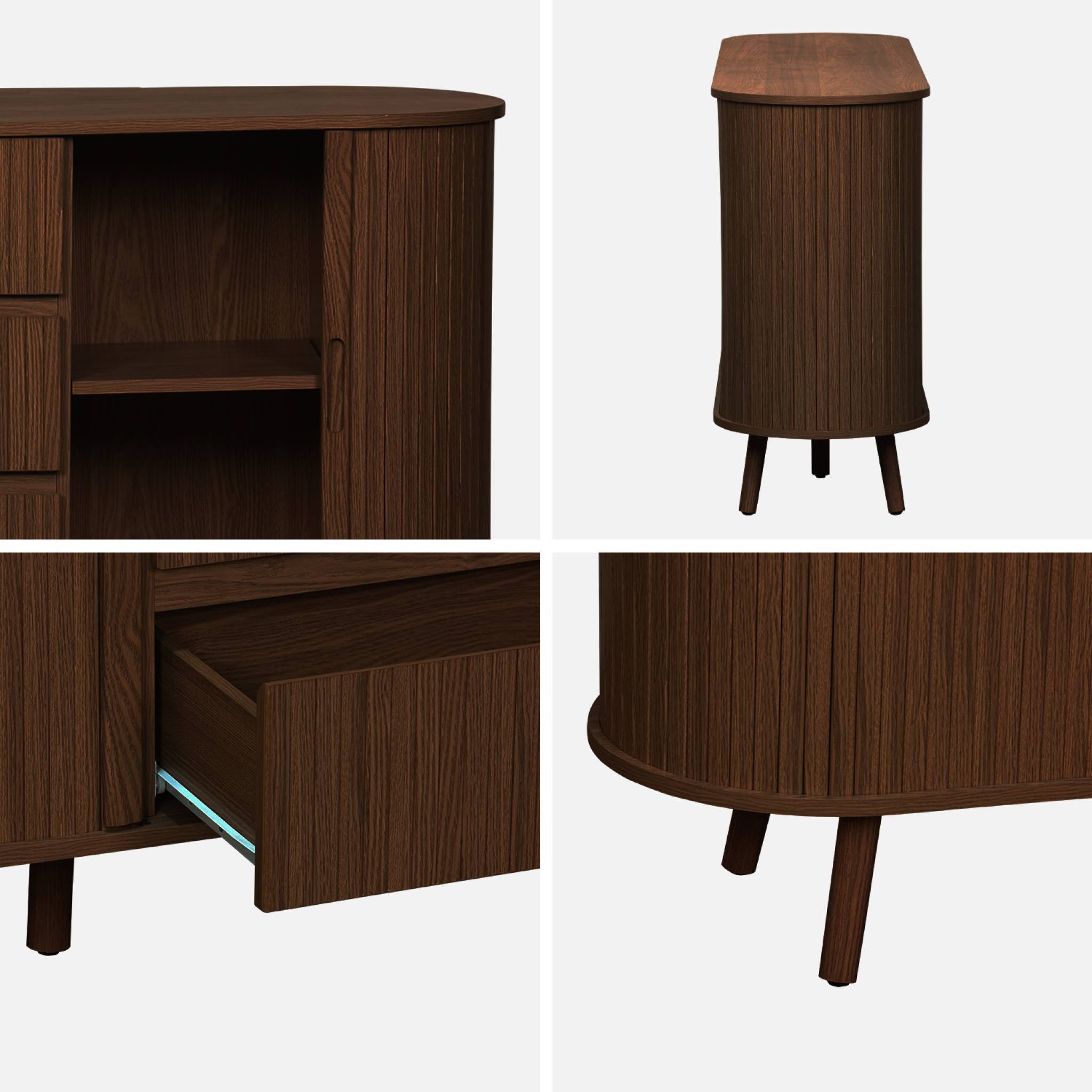 Buffet scandinave ovale 2 portes coulissantes. 4 compartiments. 3 tiroirs. effet bois rainuré. teinte noyer. L 150 x P 40 x H 79cm
