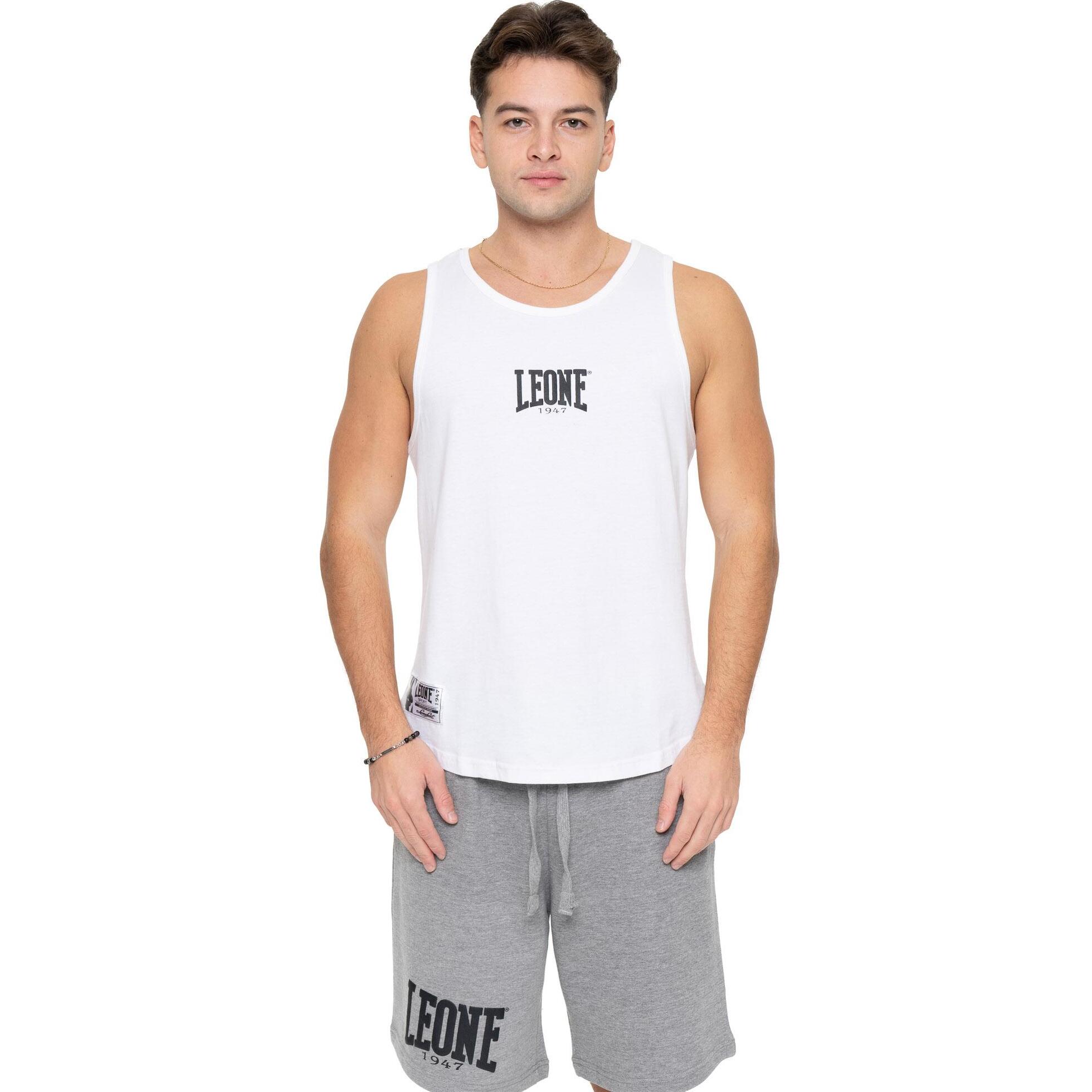 Boxeo del hombre del tanque